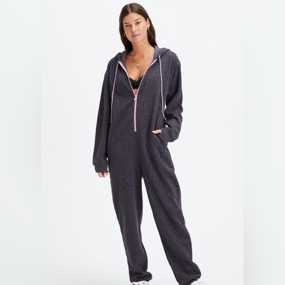 Fabletics Pants - NWT Fabletics Forever Fleece Hooded leopard print pattern lavender zipper Sz XS